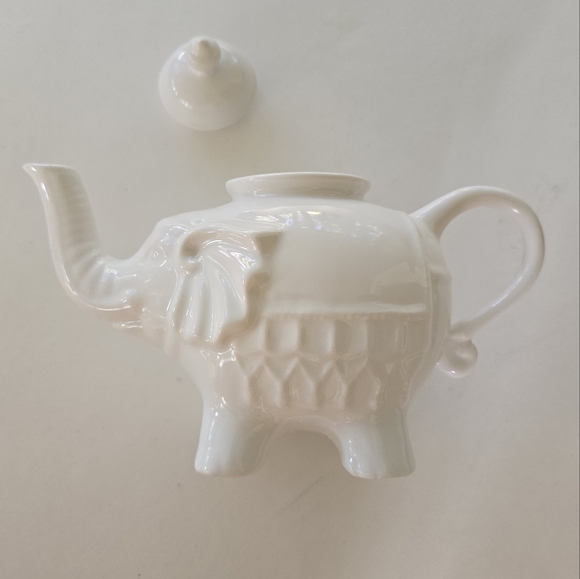 🐘 White Elephant Tea Pot - Picture 2 of 8